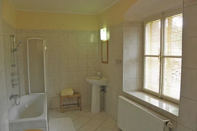 Piacevole casa vacanze a Milire con cortile