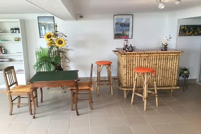 Wohnung und Blick auf den Privatstrand.