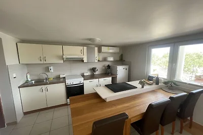 Ferienhaus in Sutivann mit Schwimmbecken