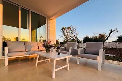 Villa in jahrhundertealtem Olivenhain