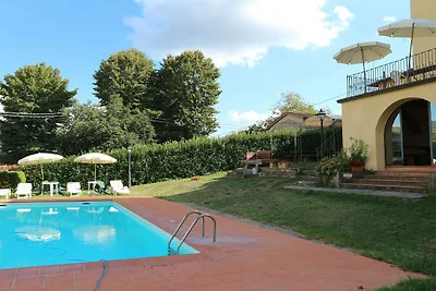 Villa in Vicchio mit Tennisplatz
