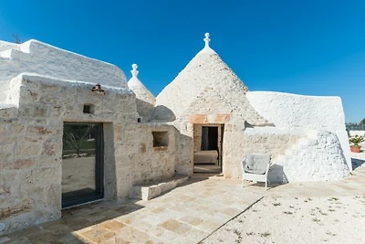 Villa in Brindisi mit Schwimmbecken