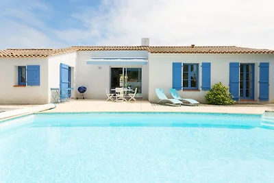 Luxuriöse Villa nur 3,5 km vom Strand...