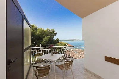 Einladendes Apartment am Meer in Dalmatien