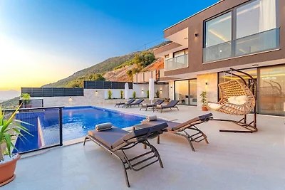 Villa in Kalkan mit Schwimmbecken