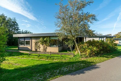 Bungalow in Sint Maartenszee am Strand