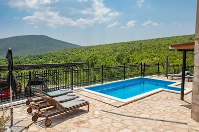 Rustige vakantievilla in Kladnjice