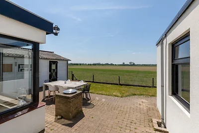 Charakteristisches Haus in ländlicher Lage
