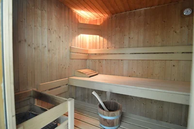 Modernes Ferienhaus in Rendeux mit Hallenbad