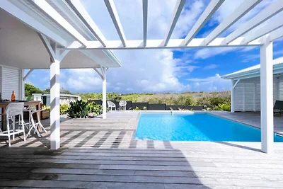 Villa a Saint-François con piscina e giardino