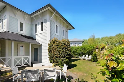 Villa in Cape Helius mit Gartenterrasse