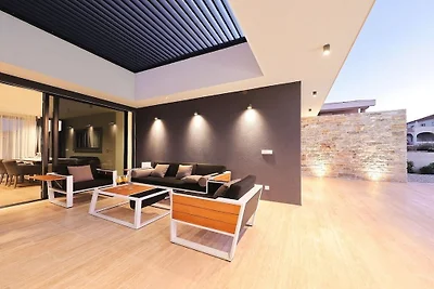 Villa in Kraj, Tkon mit Schwimmbecken