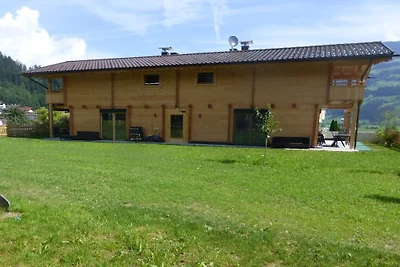 Vakantiehuis in Fügen met zwembad