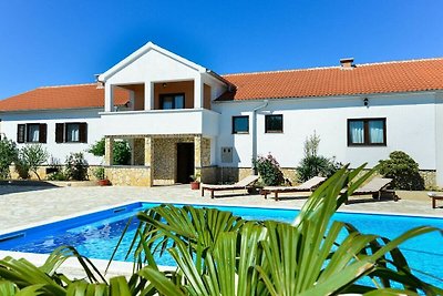 Villa in Zadar mit Schwimmbecken