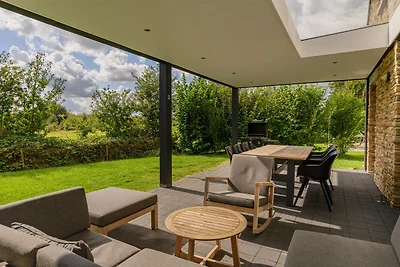 Bella villa con veranda a 4 km da Maastricht