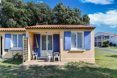 Gîte in einem Ferienpark mit Pool