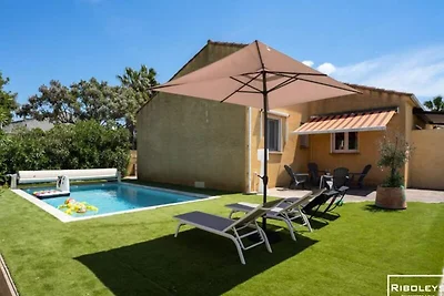 Villa in Vias mit Pool und Garten