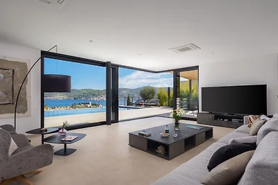 Breathtaking Villa Vis Five Bedroom Villa wit...