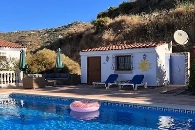 Luxuriöse Villa in Arenas mit Swimmingpool