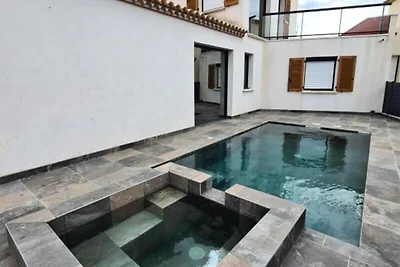 Villa am Strand mit Pool und Jacuzzi