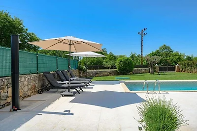 Villa in Višnjan mit Schwimmbecken