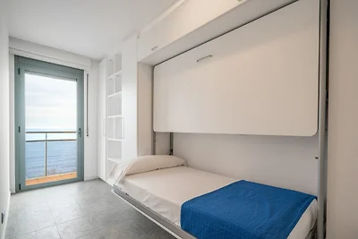 Beachfront apartment in L'Escala