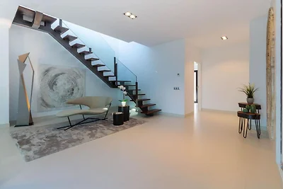 Modernes Ferienhaus in Buger mit Pool