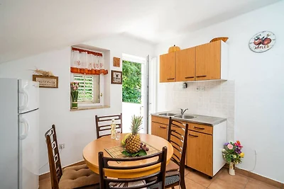 Apartments & Rooms Mara & Petrunjela - One Be...