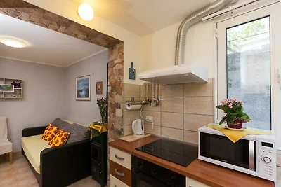 Apartment Lolo - Two Bedroom Apartment with L...
