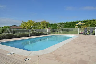 Confortevole villa con piscina