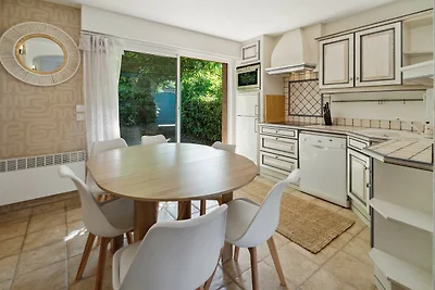 Cazet Cozy - 2BR/6P - Estate with Pool /...