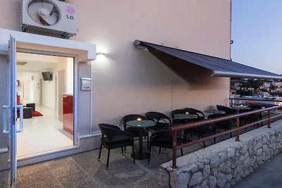 Hostel Free Bird - Bed in Ten Bed Mixed Dormi...