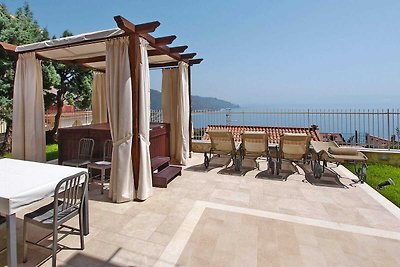 Appartement in Taormina met jacuzzi