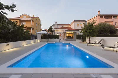 Villa al mare a Zara con piscina