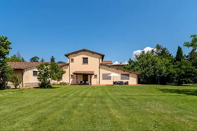 Appartamento a Laterina con giardino