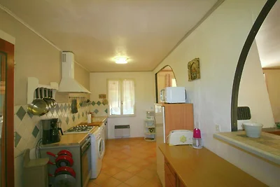 Moderna casa vacanze a Céreste con piscina