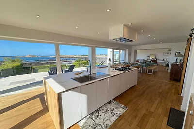 Strandvilla mit Panoramablick aufs Meer