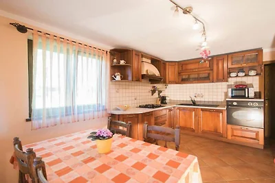 Villa a Raša con piscina