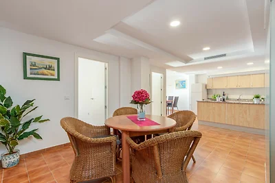 Zentrales Roses-Apartment mit Terrasse