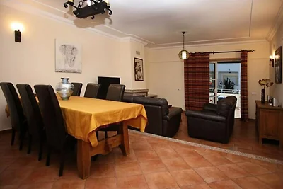 Villa vicino ad Albufeira con piscina e campo...