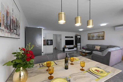 Kastel Stari Sunny Downtown Apartment with Te...