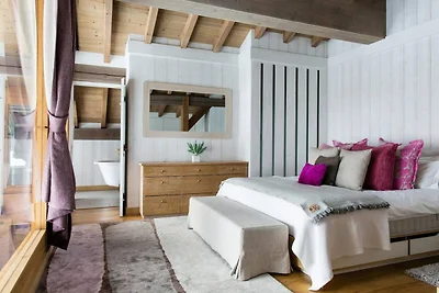 Luxurious Chalet with Panoramic Views & Hot...