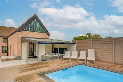 Luxuriös renoviertes Haus mit Wellness im...