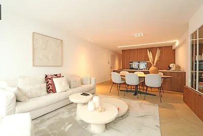Schöne Wohnung mit seitlichem Meerblick