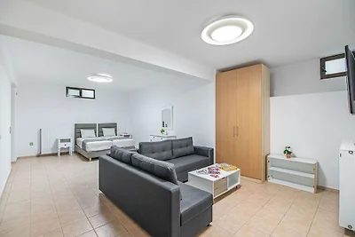 Luxuriöse Villa mit Pool in Anavissos