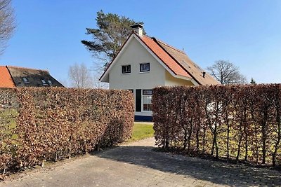 Casa con una terrazza vicino a Langweerder...