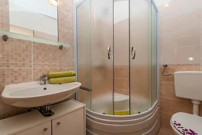 Apartamento vacacional en Labin con piscina.