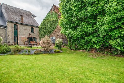 Prachtige villa in Léglise met een tuin en...