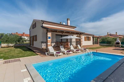 Villa in Nova Vas mit Schwimmbecken