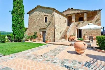 Abgelegenes Bauernhaus in Montalcino mit Pool
